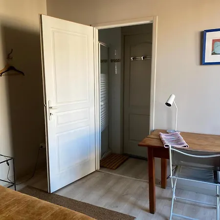 Avec Salle De Bains Indépendante-terrasse-calme-proche Du Centre 3*