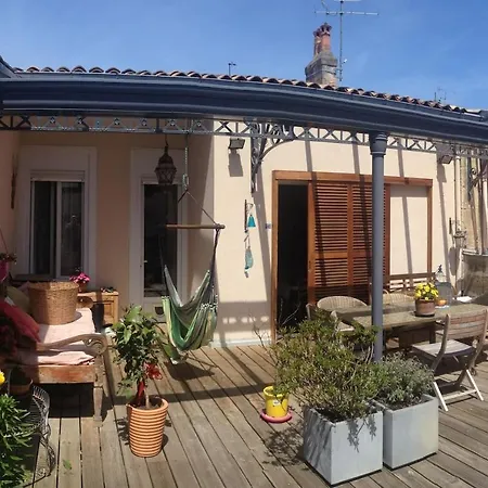 Calme , Proche Du Centre, Grande Terrasse, Petit Dejeuner בורדו