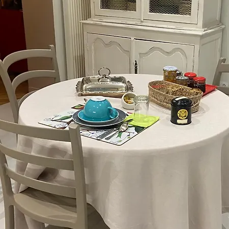 לינה וארוחת בוקר Calme , Proche Du Centre, Grande Terrasse, Petit Dejeuner בורדו