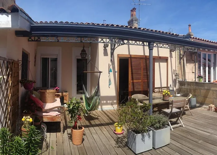 Calme , Proche Du Centre, Grande Terrasse, Petit Dejeuner בורדו