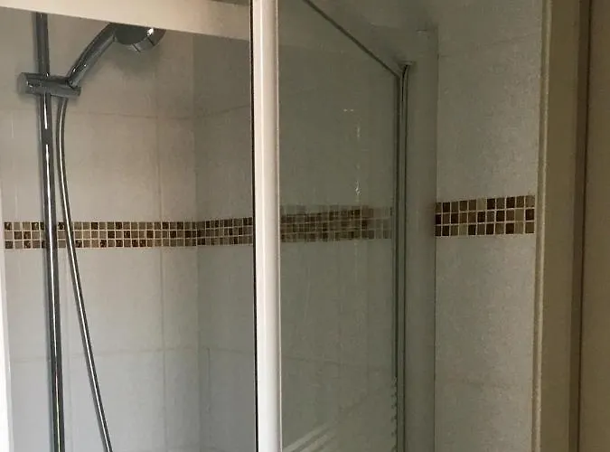 Calme , Proche Du Centre, Grande Terrasse, Petit Dejeuner Oda ve Kahvaltı 3*